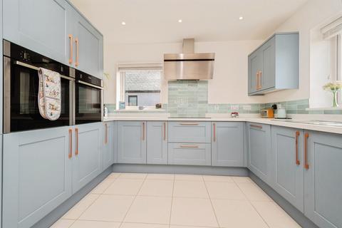 3 bedroom detached bungalow for sale, Russet Gardens, Kingsbridge