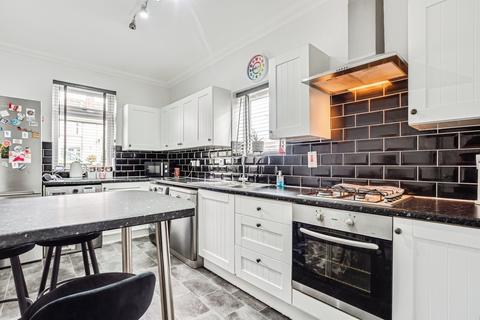 3 bedroom semi-detached house for sale, Snapethorpe Road, Wakefield