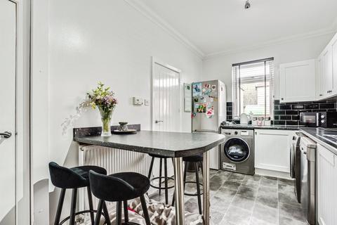 3 bedroom semi-detached house for sale, Snapethorpe Road, Wakefield
