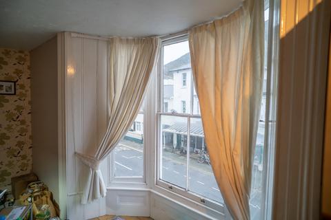1 bedroom flat for sale, High Street, Ventnor PO38