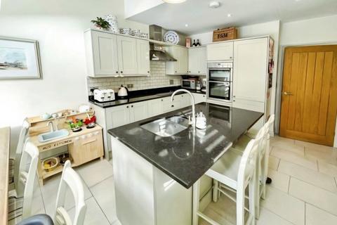 4 bedroom cottage for sale, Lincoln Road, Branston, Lincoln