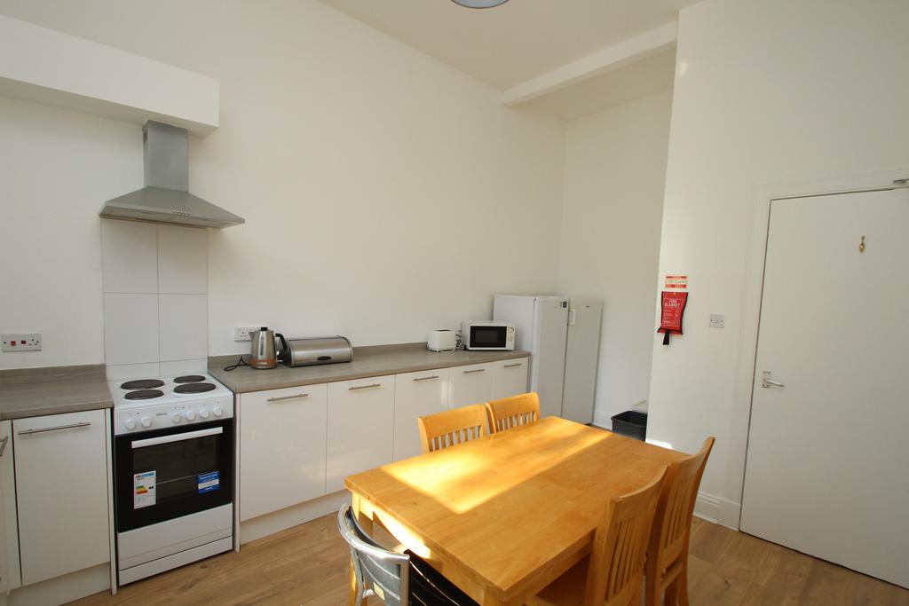 Apartment in Hillhead - View 3