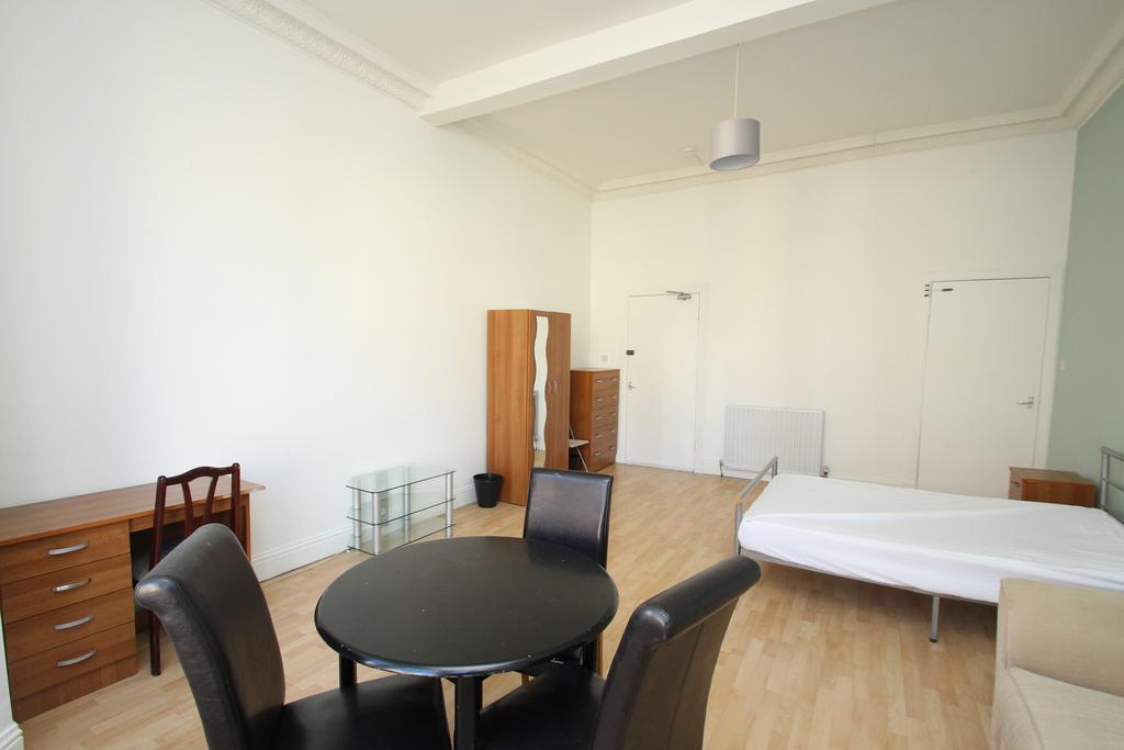 Apartment in Hillhead - More