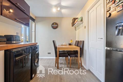 3 bedroom end of terrace house for sale, Church Close, Shepley. HD8 8HD
