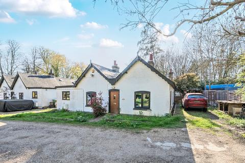 3 bedroom bungalow for sale, Savay Lane, Denham