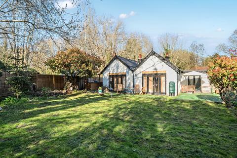 3 bedroom bungalow for sale, Savay Lane, Denham