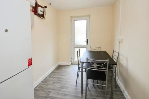 4 bedroom terraced house to rent, Boscombe Crescent, Bristol BS16