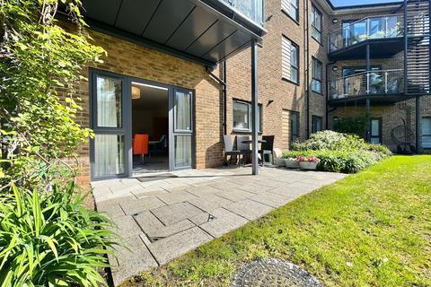 2 bedroom retirement property for sale, Meadow Court,Sarisbury Green