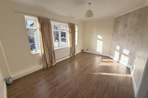 3 bedroom house to rent, Crown Bank Crescent, Stoke-on-Trent, ST7
