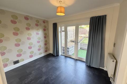 3 bedroom house to rent, Crown Bank Crescent, Stoke-on-Trent, ST7