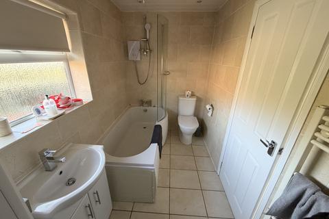 3 bedroom house to rent, Crown Bank Crescent, Stoke-on-Trent, ST7