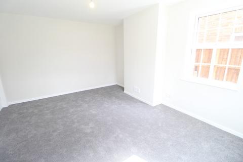 3 bedroom semi-detached house to rent, Acacia Avenue, Bury St Edmunds IP32