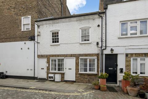 2 bedroom mews for sale, Chippenham Mews, London