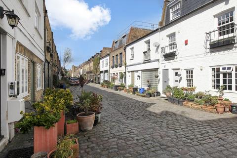 2 bedroom mews for sale, Chippenham Mews, London