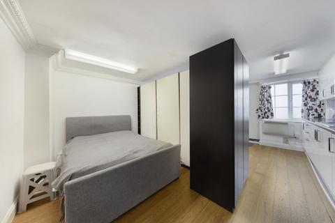 2 bedroom mews for sale, Chippenham Mews, London