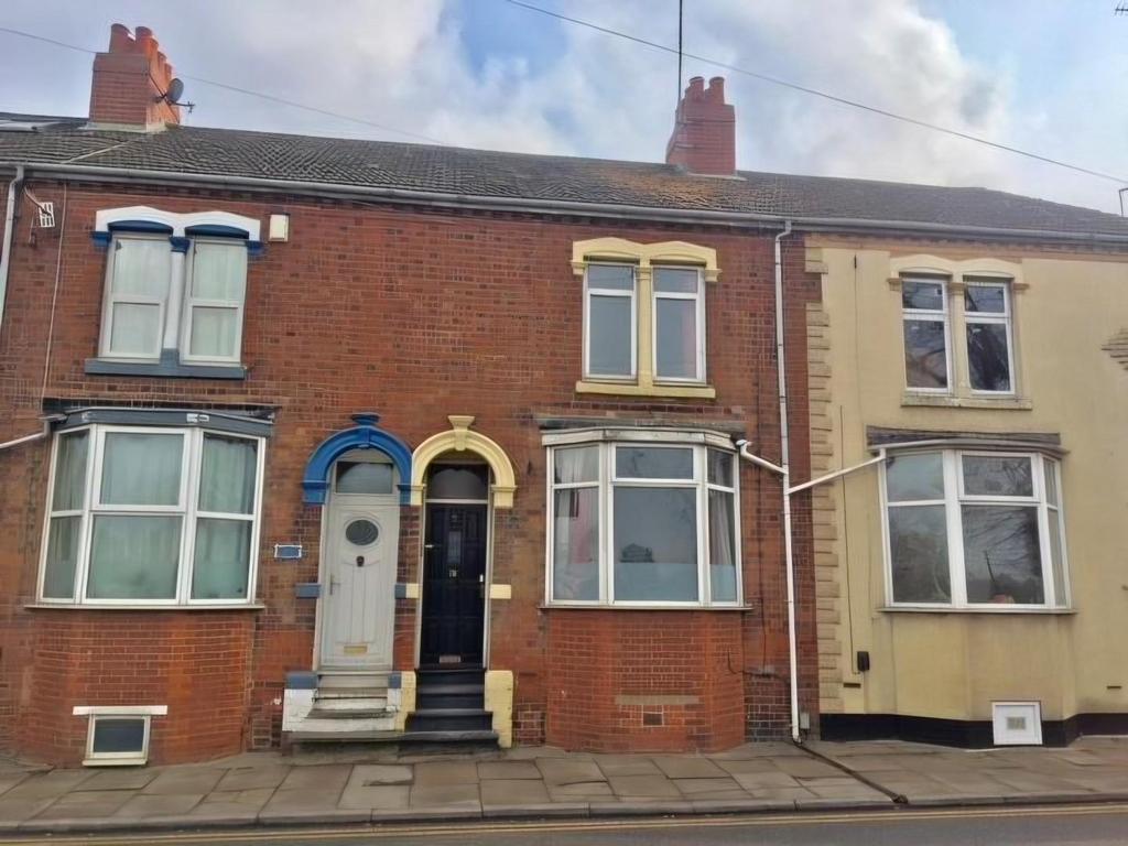 St. Andrews Road, Semilong... 3 bed terraced house for sale - £199,995