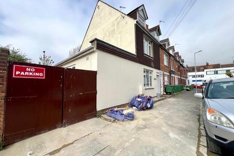 6 bedroom semi-detached house to rent, Gladstone Road, Folkestone CT19