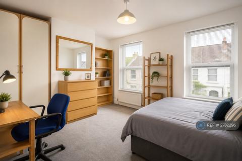 4 bedroom terraced house to rent, Granville St, Cheltenham, GL50