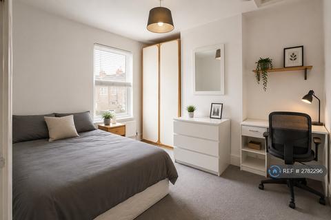 4 bedroom terraced house to rent, Granville St, Cheltenham, GL50