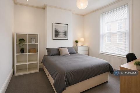4 bedroom terraced house to rent, Granville St, Cheltenham, GL50