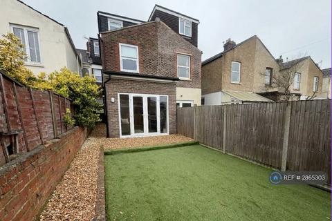 1 bedroom in a house share to rent, Powerscourt Road, Portsmouth, PO2