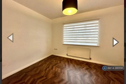 3 bedroom semi-detached house to rent, Farm End Close, West Bromwich, B71