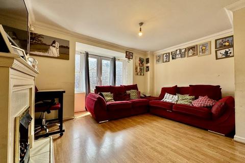 3 bedroom townhouse for sale, Morgan Close, Luton