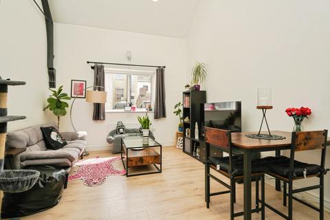 3 bedroom flat for sale, Albion Street, CHELTENHAM, Gloucestershire, GL52