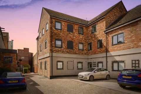 Flat - Albion Street, CHELTENHAM, Gloucestershire, GL52