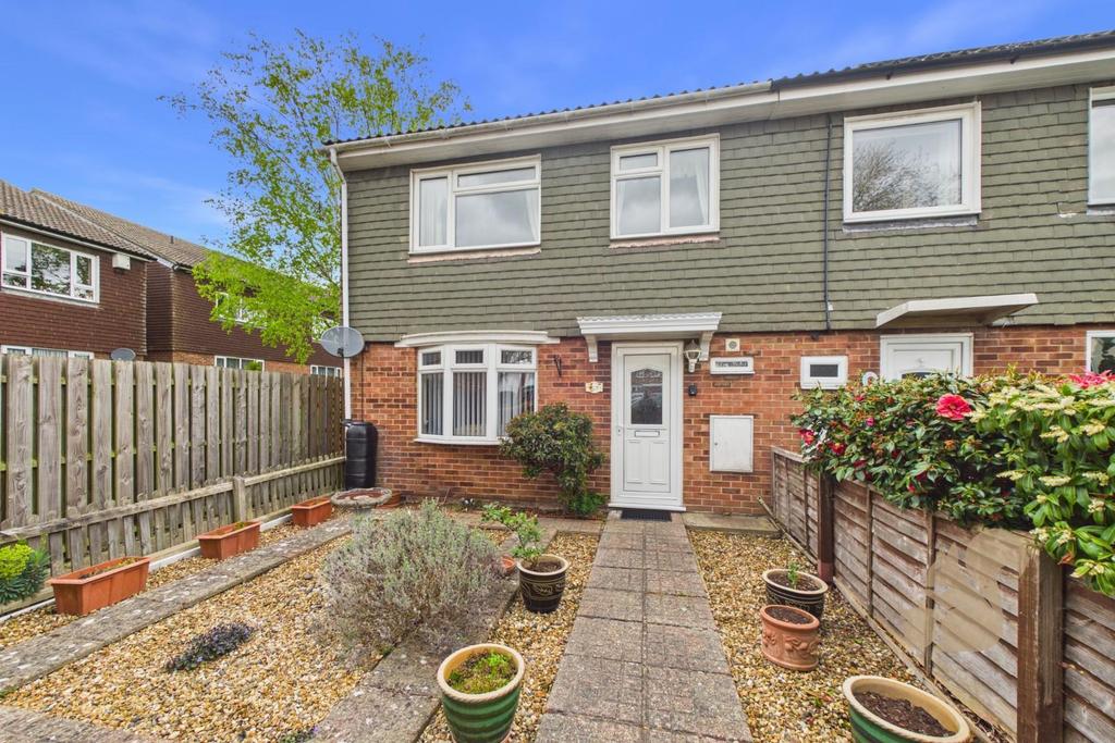 Grays Close, Colchester CO5 3 bed end of terrace house for sale - £270,000