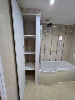 3 bedroom detached house to rent, 40  Sandhurst Drive, Seven Kings, Ilford, London, IG3 9DB