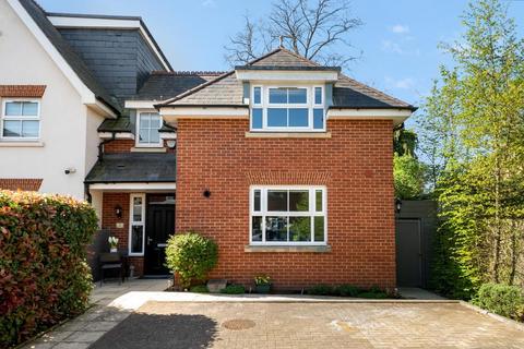 Bentley Close, Hanwell, London, W7 3DL