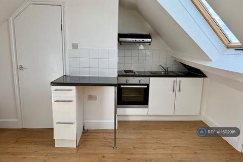 Studio to rent, Newington Green, London, N16