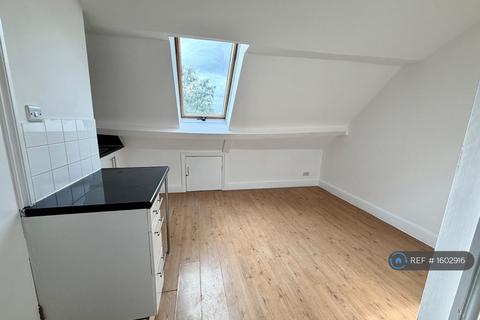 Studio to rent, Newington Green, London, N16