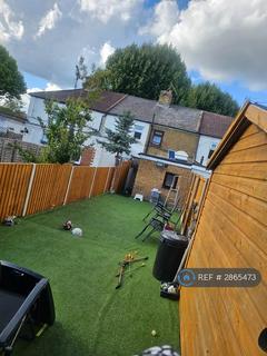 2 bedroom terraced house to rent, The Avenue, Egham, TW20