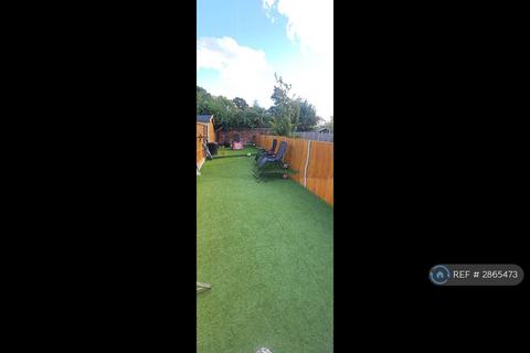 2 bedroom terraced house to rent, The Avenue, Egham, TW20