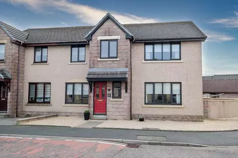 4 bedroom semi-detached house for sale