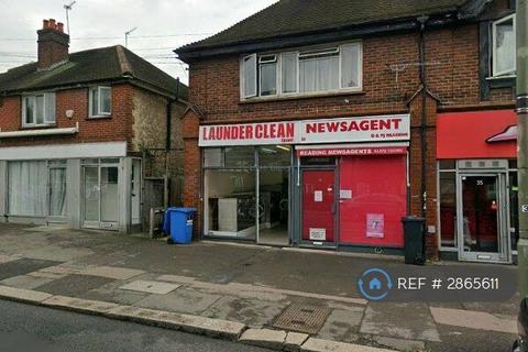 1 bedroom in a flat share to rent, Waterloo Road, Surrey, KT19