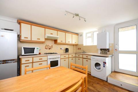 1 bedroom flat to rent, Drakefield Road, Heaver Estate, London, SW17