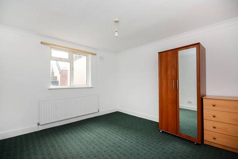 1 bedroom flat to rent, Drakefield Road, Heaver Estate, London, SW17