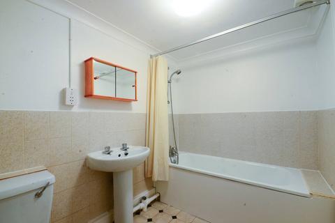 1 bedroom flat to rent, Drakefield Road, Heaver Estate, London, SW17