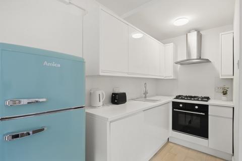 2 bedroom flat for sale, Ronver Road, London, SE12