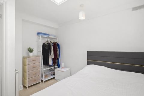 2 bedroom flat for sale, Ronver Road, London, SE12