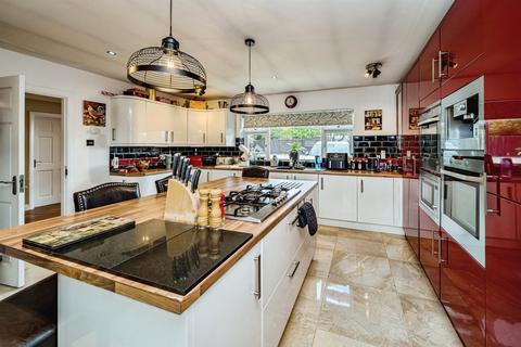 4 bedroom detached bungalow for sale, Wendover Road, AYLESBURY