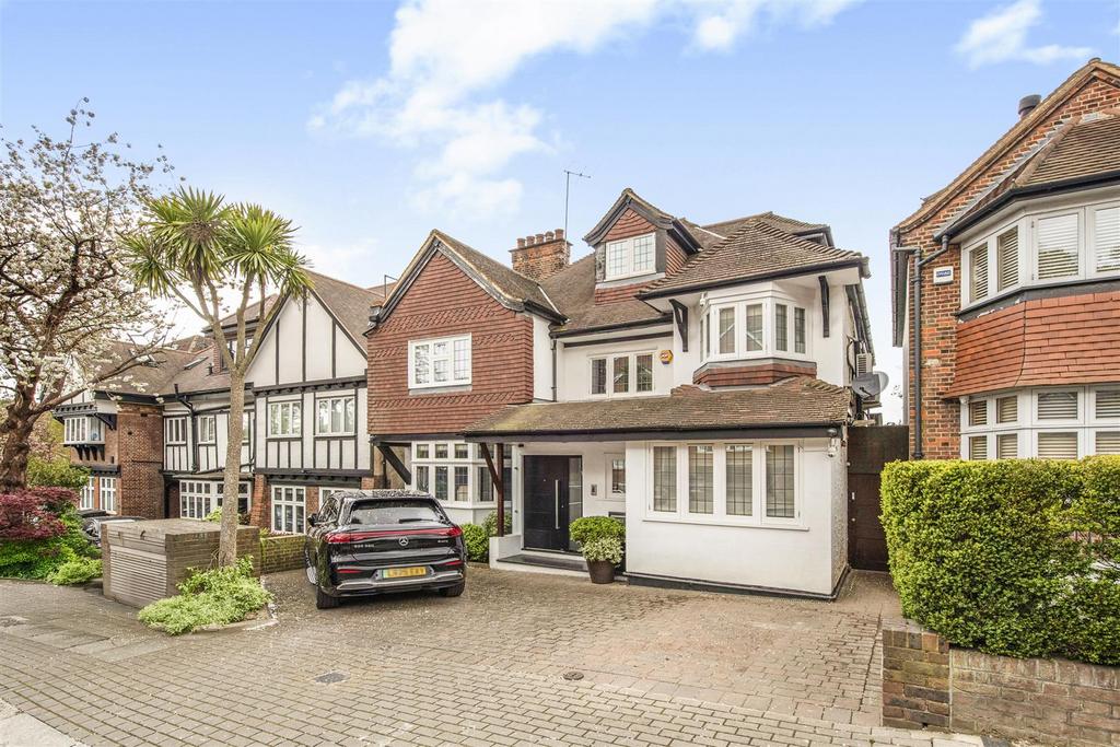 Detached house exterior, driveway
