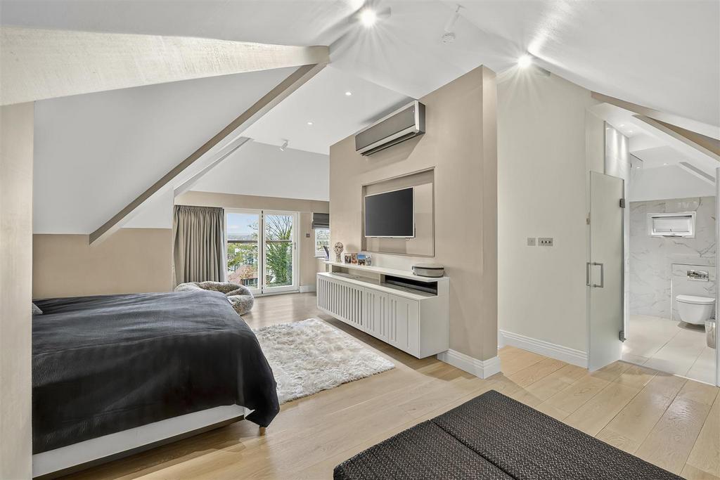 Master bedroom, en suite