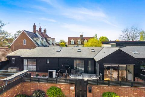 2 bedroom barn conversion for sale, Smiths Yard, Great Bardfield, Braintree