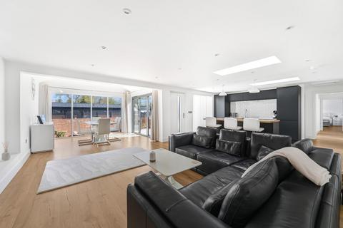 2 bedroom barn conversion for sale, Smiths Yard, Great Bardfield, Braintree