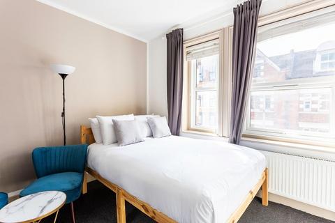 Studio to rent, London W5