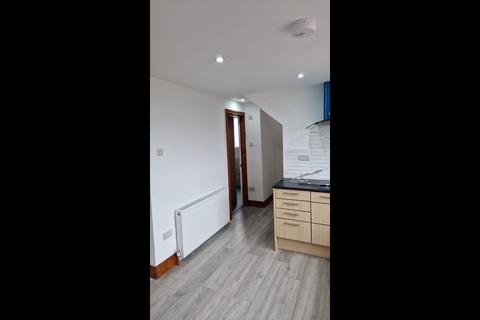 Studio to rent, London SW19